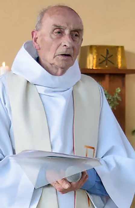 บาทหลวงฌากส์ ฮาเมล วัย 85 ปี ซึ่งถูก 2 คนร้ายสังหารโหดเมื่อวันอังคาร (26 ก.ค.) ภาพนี้ถ่ายขณะที่บาทหลวงท่านนี้ทำพิธีมิสซาในวันที่ 11 มิถุนายน 2016