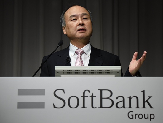Japanese mobile carrier SoftBank said Friday it hoped to raise as much as $100 billion for a new technology investment fund it has set up in partnership with Saudi Arabia. -- Photo: AFP