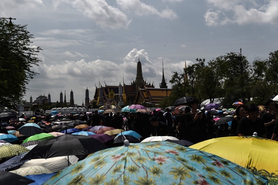 Bangkok: Thousands of mourners clad in black gather in front of the Grand Palace to pay respects to the late Thai King Bhumibol Adulyadej in Bangkok on October 22, 2016. AFP/Lillian Suwanrumpha