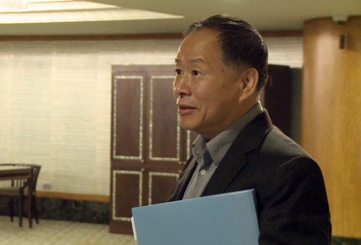 ฮัน ซอง-รยอล รัฐมนตรีช่วยว่าการกระทรวงการต่างประเทศเกาหลีเหนือ และอดีตผู้ช่วยทูตเกาหลีเหนือประจำยูเอ็น เดินทางถึงโรงแรมแห่งหนึ่งในกรุงกัวลาลัมเปอร์ เพื่อเข้าร่วมพูดคุยแบบปิดลับกับคณะทูตสหรัฐฯ เมื่อวันที่ 22 ต.ค.