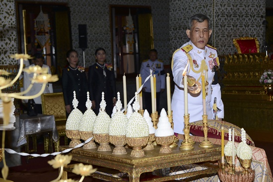 Bangkok: (FILES) This file handout picture received from the Thai Royal Bureau and taken on October 23, 2016 shows Thailands Crown Prince Maha Vajiralongkorn taking part in a ceremony to pay respects to his late father King Bhumibol Adulyadej in the throne hall of the Grand Palace in Bangkok. Thailands Crown Prince flew back to the kingdom on November 11 after a fortnight overseas, palace sources confirmed, although there is still no date for when he will officially succeed his father. AFP/Thai Royal Bureau/STR