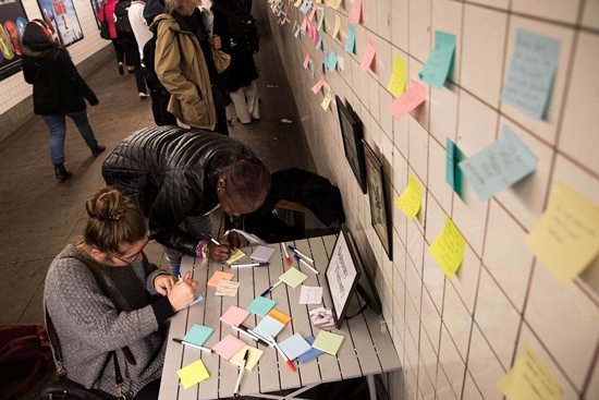 New York commuters are venting anger and frustration over Donald Trumps shock victory by indulging in collective therapy -- writing messages on Post-it notes and sticking them on a subway wall.