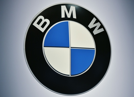 German automaker BMW announced Tuesday in Los Angeles that it is expanding its ReachNow program with new mobile tools and adding a city location: New Yorks trendy Brooklyn borough. -- Photo: AFP