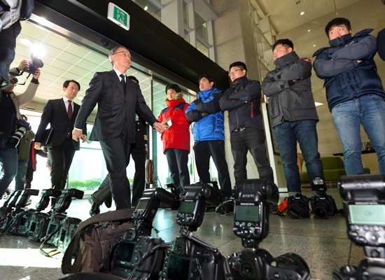 Seoul: South Korean photographers lay their cameras on the ground in protest against the defence ministrys decision not to allow them to take pictures of the signing of a South Korea-Japan military intelligence exchange treaty as Japanese Ambassador to Seoul Yasumasa Nagamine (3rd L) enters the ministry for the signing ceremony in Seoul on November 23, 2016. AFP/Yonhap
