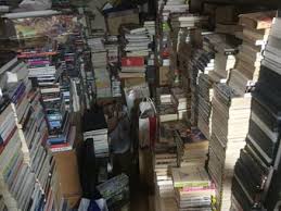 ห้องของอะเกะชิที่เต็มไปด้วยหนังสือ