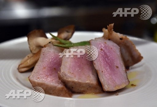 This picture taken on June 19, 2015 shows a plate of sliced grilled Mangalica pork at a restaurant in Tokyo. Mangalica is a rare Hungarian bred species of pig. AFP PHOTO/Yoshikazu Tsuno 