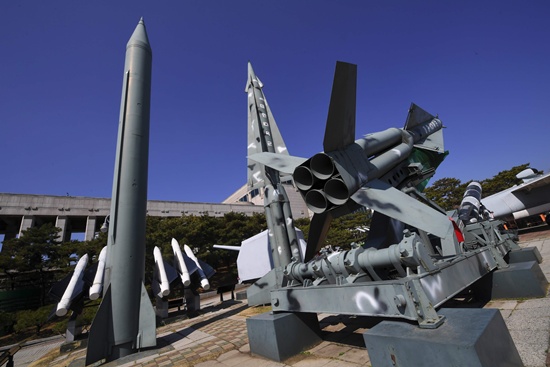 Seoul: Replicas of a North Korean Scud-B missile (L) and South Korean Nike missiles (R) are displayed at the Korean War Memorial in Seoul on March 6, 2017. AFP/Jung Yeon-Je