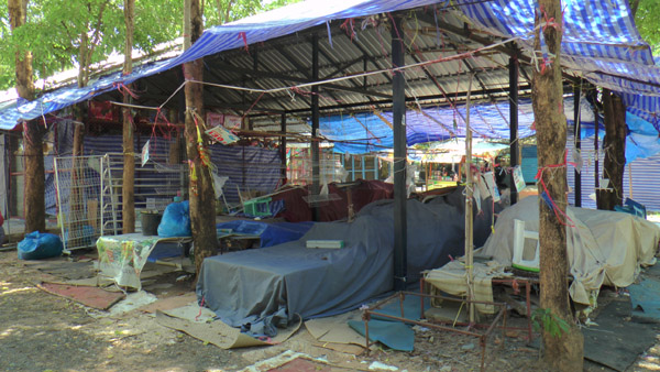 หลายร้านปิด หยุดขายชั่วคราว 