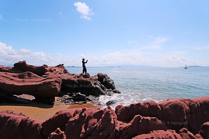 หินสีชมพูคู่ทะเล