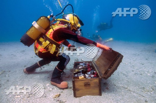 A diver takes wine bottles from an underwater trunk in the Mediterranean sea off Saint-Mandrier, southern France on May 15, 2017. Boris Horvat/AFP