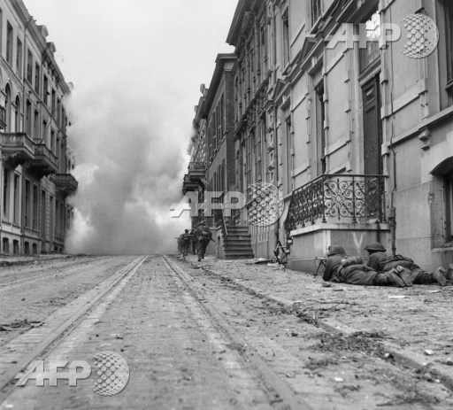 Picture released on April 1945 of British troops fighting in the streets of Arnhem, Netherlands during the second World war. AFP