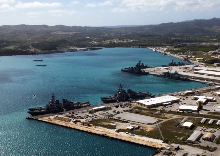 ฐานทัพเรือสหรัฐฯ ที่อ่าวเอพรา (Apra Harbor) บนเกาะกวม ภาพถ่ายเมื่อวันที่ 5 มี.ค. ปี 2016