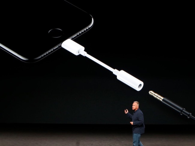 ใครที่ยังโหยหาช่องต่อหูฟัง ยังต้องใช้อแดปเตอร์ต่อไปบน iPhone X