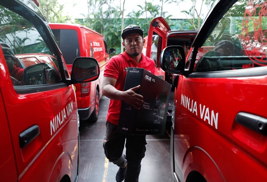 A Ninja Van employee unloads his delivery van at their office in Singapore September 7, 2017. REUTERS/Edgar Su