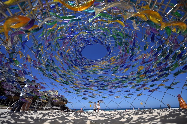 ประติมากรรมโดยศิลปิน เจน โควี ถูกจัดแสดงในงาน “Sculpture by the Sea” ใกล้ชายหาดบอนดีในซิดนีย์ (19 ต.ค.)