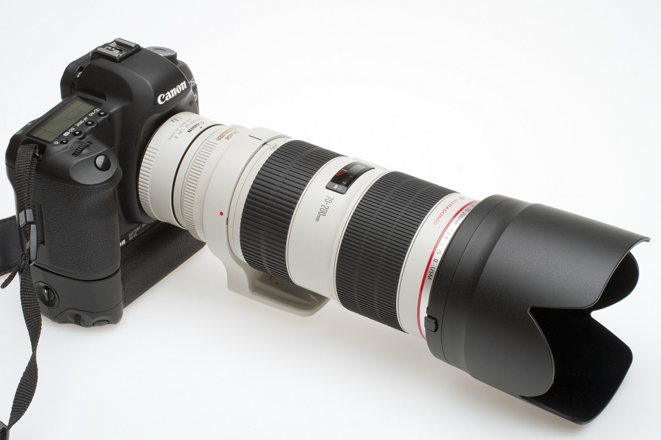 ตัวอย่างกล้องถ่ายภาพที่ใช้ร่วมกับเลนส์ Telephoto Canon EF 70-200/2.8L IS II USM ต่อร่วมกับ Extender EF 2X เพื่อให้มีความยาวโฟกัสสูงๆ