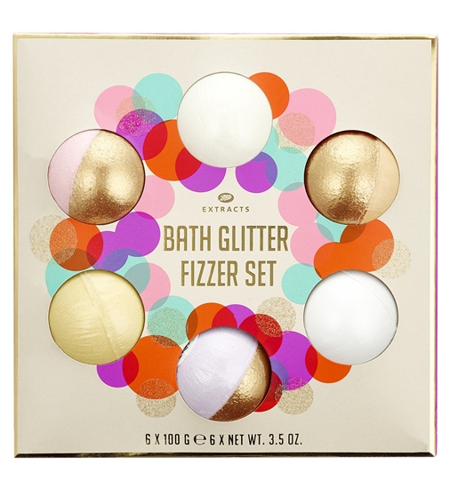 เอ็กซ์แทรคส์ บาธ กลิตเตอร์ ฟิซเซอร์ เซ็ต  (Extracts Bath Glitter Fizzer Set) ราคา 590 บาท  เปิดประสบการณ์ความฟิน สนุกไปกับการแช่น้ำกับ Bath Fizzer กลิ่นหอมจากผลไม้นานาชนิด ไม่ว่าจะเป็น มะม่วง สตรอว์เบอร์รี่ ส้มซัทสึมะจากญี่ปุ่น มะพร้าว วานิลลา และเสาวรส  (ชิ้นละ 100 กรัม)