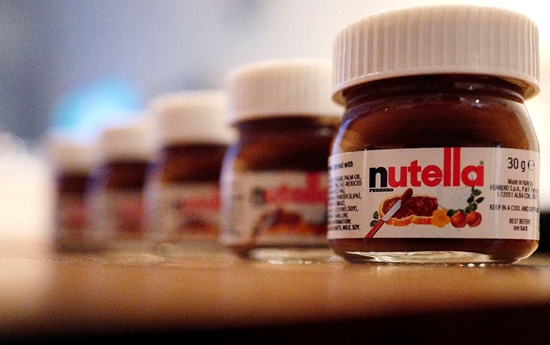 A French supermarket chains decision to slash the price of Nutella by 70 percent has sparked frenzy, with shoppers across the country jostling to squirrel away as many jars of the nutty spread as possible in what one worker likened to an orgy. -- Photo: Reuters