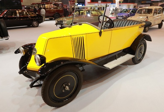 A Renault KJ1 cabriolet dercouvrable from 1923 is seen on display at Retromobile - an exhibition of vintage motor vehicles - at Paris Expo in Porte de Versailles in Paris on February 6, 2018. Jacques Demarthon/AFP