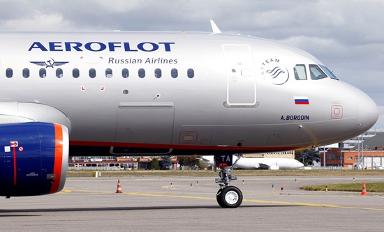 FILE PHOTO: The logo of Russias flagship airline Aeroflot is seen on an Airbus A320 in Colomiers near Toulouse, France, September 26, 2017. REUTERS/Regis Duvignau/File Photo