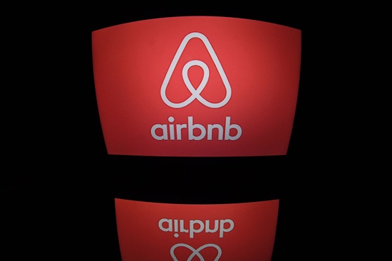 Two Singaporean men pleaded guilty Tuesday to letting out apartments on Airbnb without official permission, the first such case in the city-state under new rules against short-term rentals. -- Photo: AFP