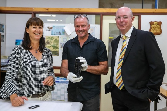 This undated photo received courtesy from Kym Illman on March 7, 2018 shows Tonya Illman (L) and her husband Kym Illman (R) with Ross Anderson from the Western Australia Museum holding a bottle which contained an almost 132-year-old message found near Wedge Island, some 160 kilometres (99 miles) north of Perth. Kym Illman/AFP