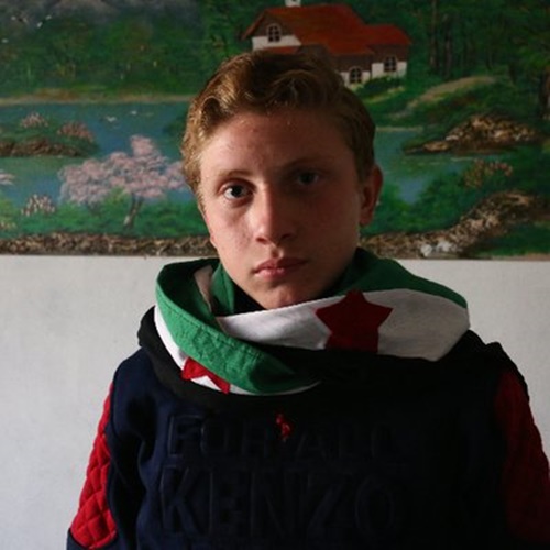 ภาพเด็กชายชาวซีเรียอาศัยในกูตาตะวันออก มูฮัมเหม็ด นาเจิม(Muhammed Najem) วัย 15 ปี (ภาพจากเฟซบุ๊ก/ทวิตเตอร์ของนาเจิม)