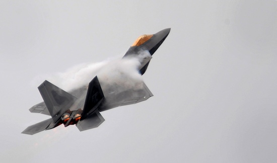 FILE PHOTO: An F-22 Raptor aircraft flies during an air display on the first day of the Farnborough International Airshow in south England July 14, 2008. REUTERS/Toby Melville/File Photo
