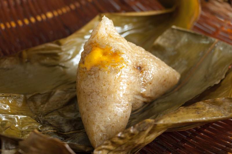 “บ๊ะจ่าง” เป็นเมนูอาหารจีนที่แขกผู้มาเยือนเทศกาลแข่งขันเรือมังกรฮ่องกงห้ามพลาดโดยเด็ดขาด 