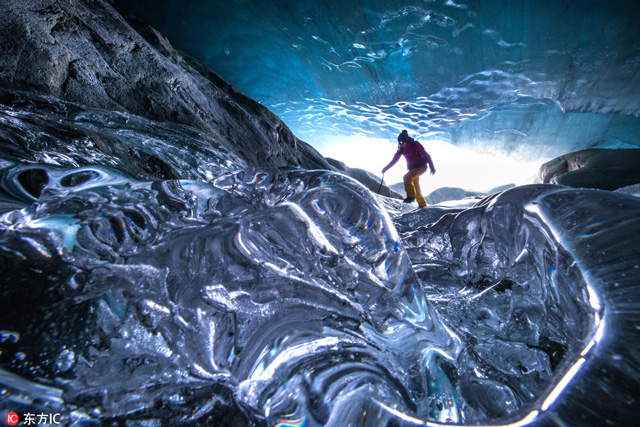 ทิวทัศน์อันน่าทึ่งที่ธารน้ำแข็ง Pitztal ในออสเตรีย เผยให้เห็นภูมิทัศน์อันใสชัดเจนภายในธารน้ำแข็งของออสเตรีย (ภาพโดย Christoph Jorda)