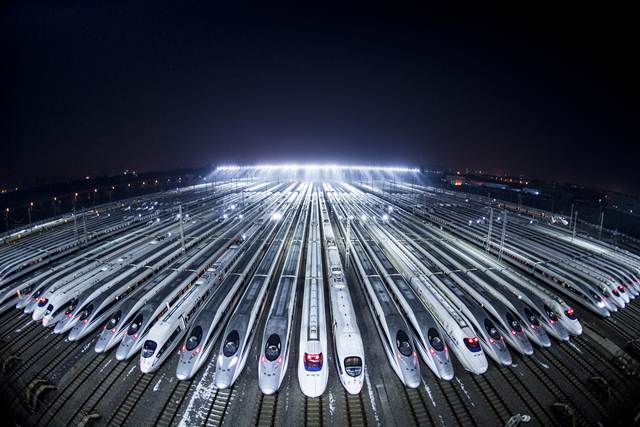 เครือข่ายรถไฟความเร็วสูงของจีนมีความยาวกว่า 25,000 กิโลเมตร (แฟ้มภาพซินหวา)