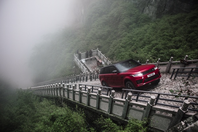 Land Rover Range Rover Sport ตะลุยไต่บันไดมังกรที่ประเทศจีน