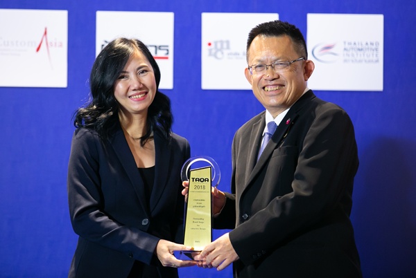 รูปลักษณ์ดึงดูดใจ / บีเอ็มดับเบิลยู โดย ขวัญตา จันทร์ส่องแสง ผู้จัดการฝ่ายวางแผนการขาย บริษัท บีเอ็มดับเบิลยู ประเทศไทย จำกัด รับรางวัล 