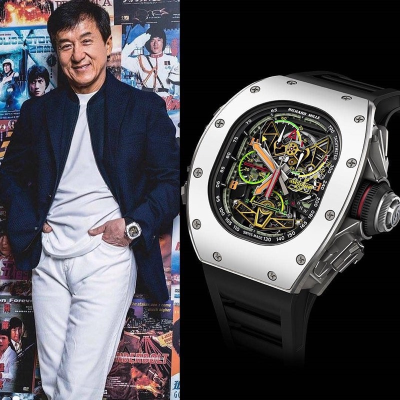 เฮียเฉินหลงนี่แกชื่นชอบนาฬิกา Richard Mille เอามากๆ ถึงขนาดซื้อสะสมเอาไว้หลายเรือนทีเดียว (คุ้นๆ นะว่าคนดังๆ บ้านเราก็สะสมอยู่) แต่รุ่นที่เด็ดสุดของเขาคือ Richard Mille RM50-02 Limited Edition สนนราคาอยู่ที่ 1,050,000 $ หรือราว 33 ล้านบาท 