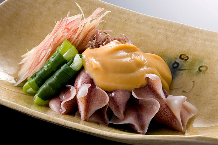 หมึกหิ่งห้อย หรือที่ญี่ปุ่นเรียกกันว่า โฮตารุอิกะ (ภาพ : JNTO)