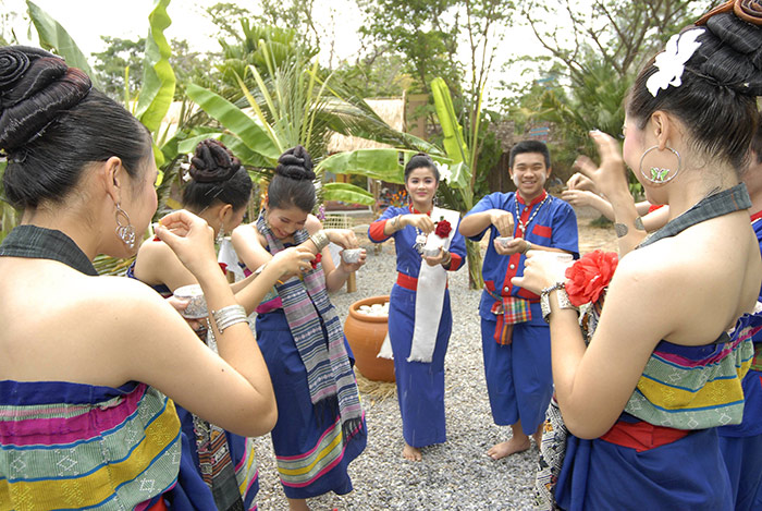 สัมผัสวิถีชีวิต วัฒนธรรม ของชาวผู้ไทยเรณูนครได้ในเทศกาลสงกรานต์นครพนม
