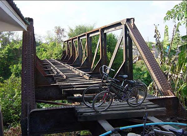 สะพานคลองลึกสมัยถูกทอดทิ้ง          