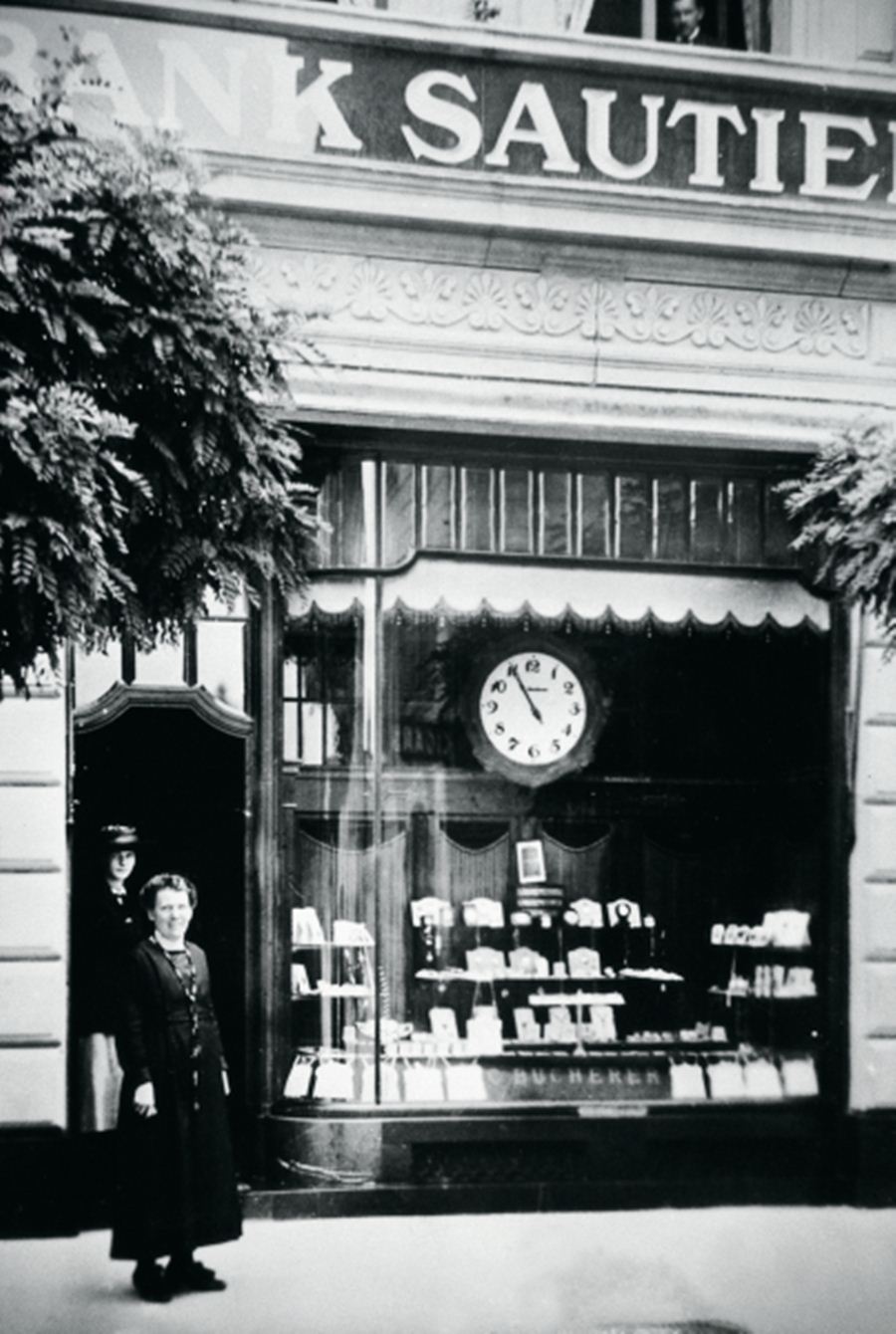 ช็อปแรกของ Carl F. Bucherer ตั้งอยู่ที่เมือง Lucerne เปิดขึ้นเมื่อปี 1888  