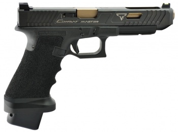 Glock 34 (TTI Combat Master Package) : ใช้กระสุนขนาด 9 ม.ม. เป็นปืนที่อยู่ในคลังของโรงแรมคอนติเนนทัล ตอนแรกจอห์น วิค จะใช้กระบอกนี้รับมือทีมสังหาร แต่พนักงานต้อนรับของโรงแรมแนะนำให้ใช้  TTI STI 2011 แทน 