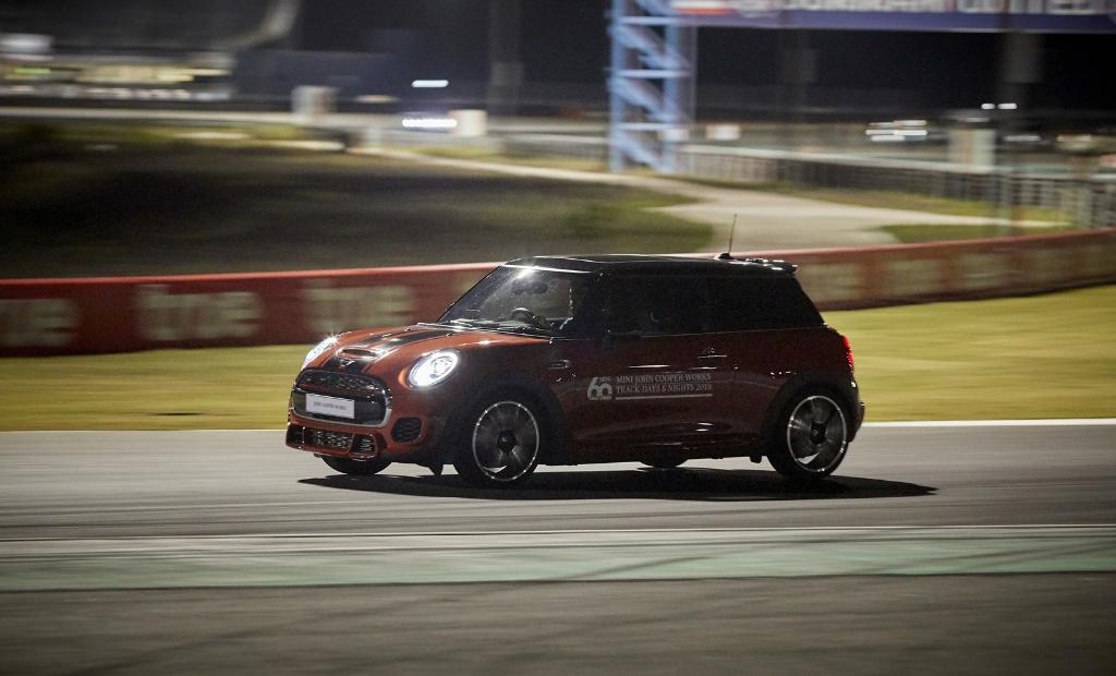 Mini Track Day & Night ความสนุกไร้เวลา