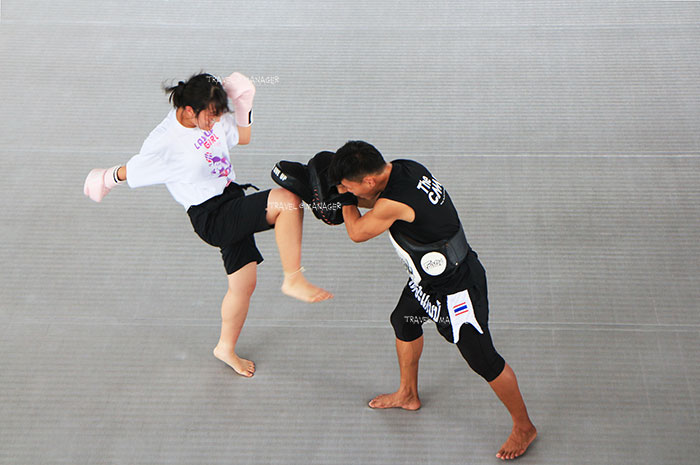 ลีลาการฝึกซ้อมมวยของนักเรียนที่มาเรียนที่ The Camp Muay Thai Resort and Academy