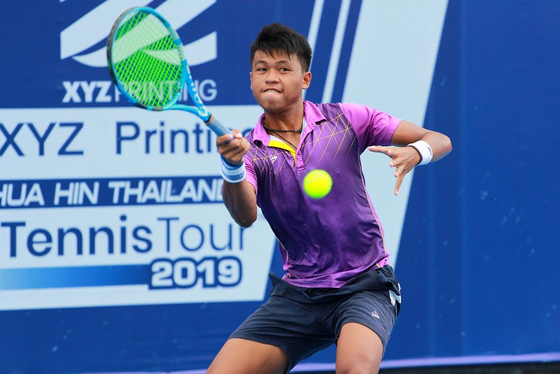นพดล น้อยกอ นักเทนนิสไทย หวดชนะ พลภูมิ โควาพิทักษ์เทศ จากไทยเช่นกัน