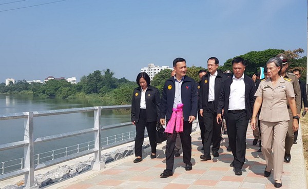 รมช.มหาดไทย ตรวจเยี่ยมโครงการก่อสร้างเขื่อนป้องกันตลิ่งริมแม่น้ำแม่กลอง