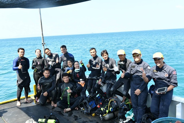 กฟผ. จึงร่วมสนับสนุนทีมนักประดาน้ำเข้าร่วมกิจกรรมดำน้ำเก็บขยะใต้ทะเล บริเวณหมู่เกาะทะเลแหวก
