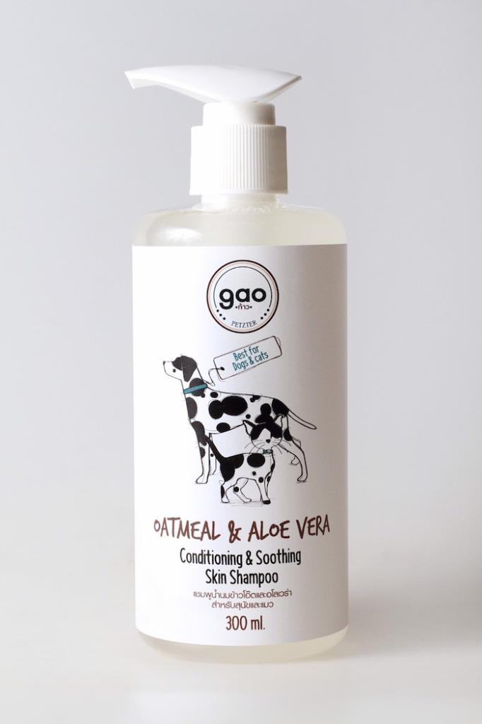 Oatmeal & Aloe Vera Conditioning & Soothing Skin Shampoo (โอ้ตมีล แอนด์ อโลเวร่า คอนดิชั่นนิ่ง แอนด์ ซูธิ้ง สกิน แชมพู) แชมพูน้ำนมข้าวโอ้ตและอโลเวร่าสำหรับสุนัขและแมว สูตรบำรุงผิวหนังสำหรับผิวแห้ง ผื่นคัน อักเสบ แพ้ง่าย คืนกลับความชุ่มชื้นตามธรรมชาติให้กับผิวหนัง