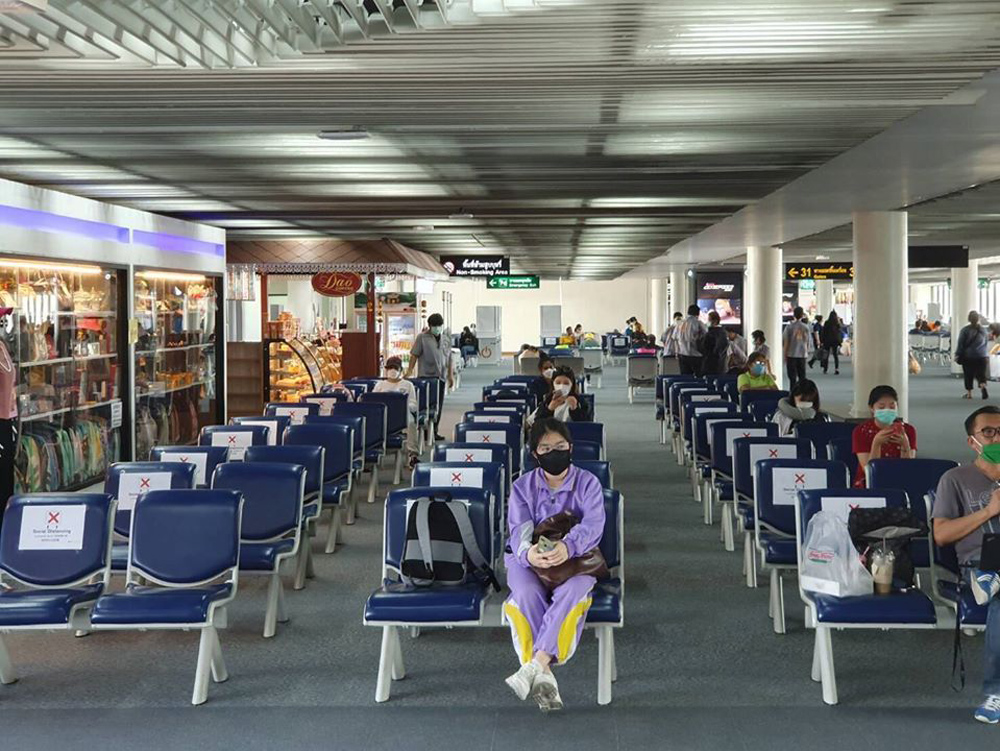 มาตรการ Social Distancing ในสนามบิน (ภาพจากเพจ Don Mueang International Airport-DMK)