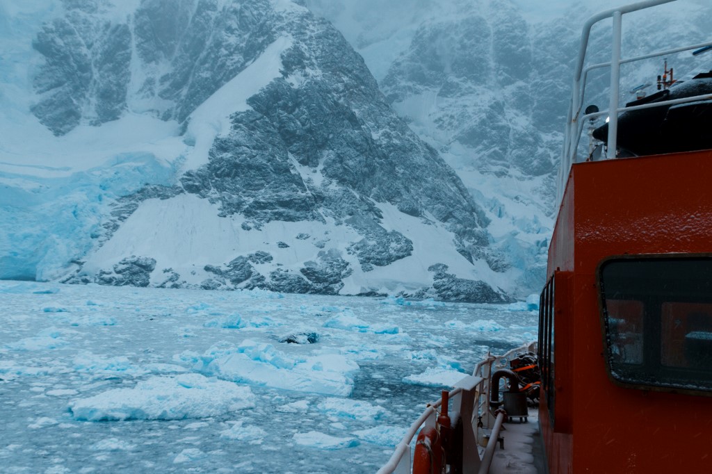 เส้นทางสู่แอนตาร์กติกา (Yevgen Prokopchuk / 25th Ukrainian Antarctic Expedition / AFP)  