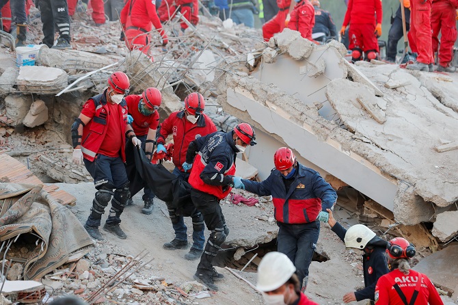 ชายชราวัย70ปีรอดหลังติดใต้ซาก33ชั่วโมง ยอดเหยื่อแผ่นดินไหวตุรกีพุ่ง62ศพ