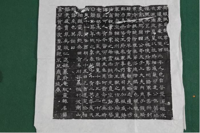 ก็อปปี้จารึกลายมือเขียนด้วยพู่กันจีนบนแผ่นป้ายที่พบในสุสานโบราณของคู่สามี-ภรรยายุคราชวงศ์สุย ในเมืองอันหยาง มณฑลเหอหนาน (ภาพจาก ไชน่า เดลี่)