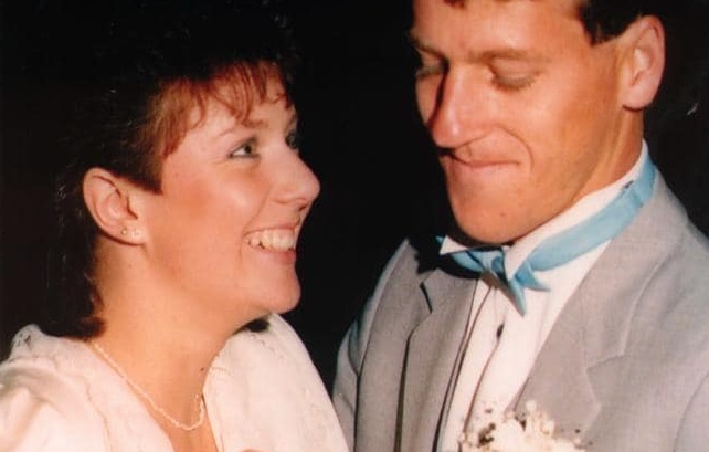 แคทลีนและเกร็กในงานฉลองสมรสเมื่อปี 1987  บันทึกความทรงจำต่างๆ ของแคทลีนแสดงให้เห็นถึงความรักอันมหาศาลที่มีให้แก่เกร็ก ซึ่งอาจเป็นผลจากการที่แคทลีนไม่ได้เติบโตมากับบิดา แต่ได้รับการเลี้ยงดูจากครอบครัวอุปถัมภ์ เนื่องจากบิดาถูกจำคุกหลังจากบันดาลโทสะแทงภรรยาซึ่งเป็นมารดาของแคทลีน รวมยี่สิบกว่าแผล จนกระทั่งภรรยาเสียชีวิต ทั้งนี้ การที่แคทลีนมีภูมิหลังเกี่ยวกับบิดาดังกล่าวนี้ ได้กลายเป็นหลักฐานแวดล้อมประการหนึ่งที่มีผลเสียต่อรูปคดีของแคทลีน
